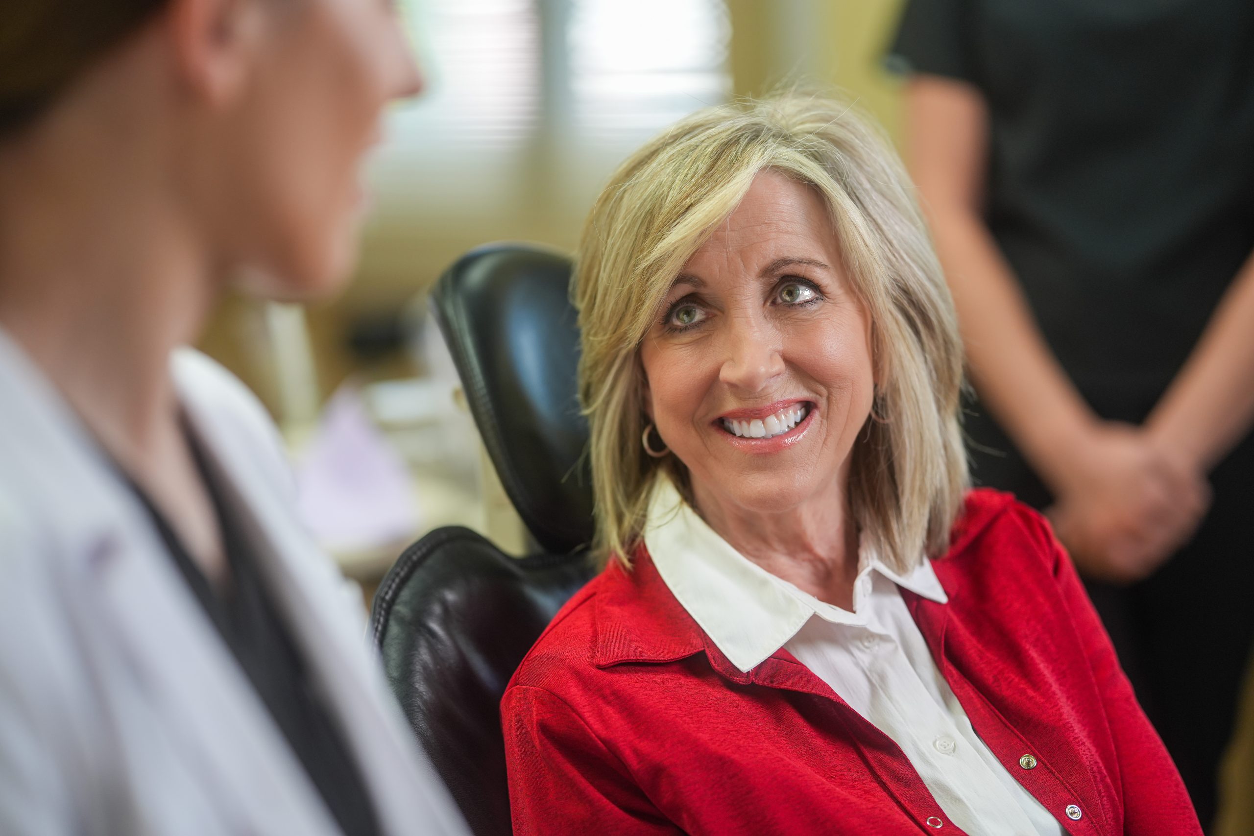 Importance of maintaining dental implants for healthy gums and bone